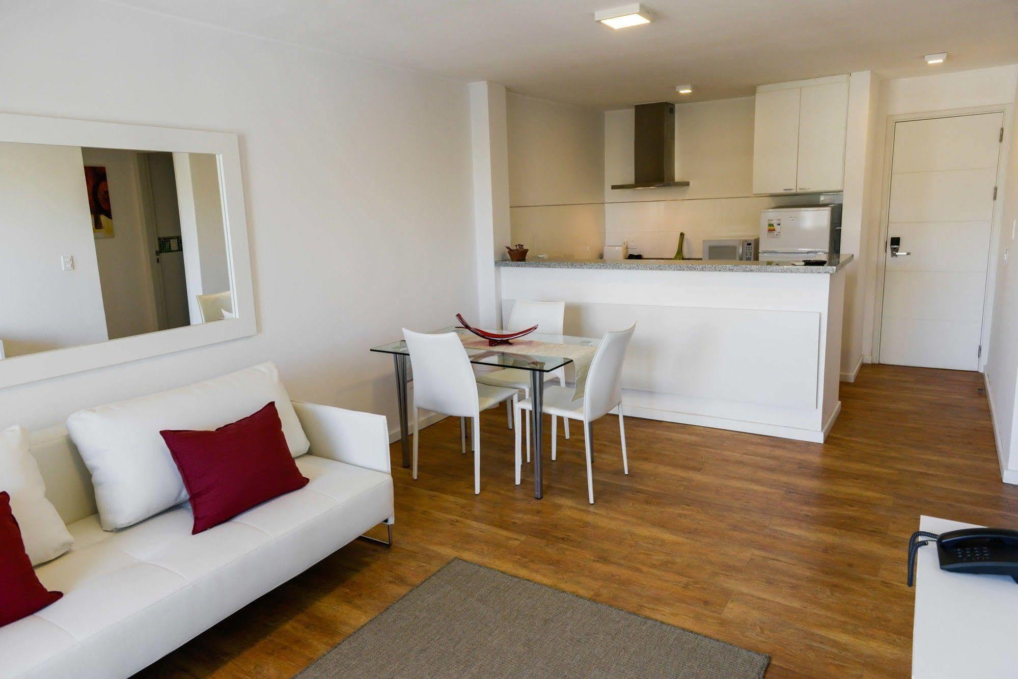 Mérit Montevideo Apart&Suites Esterno foto